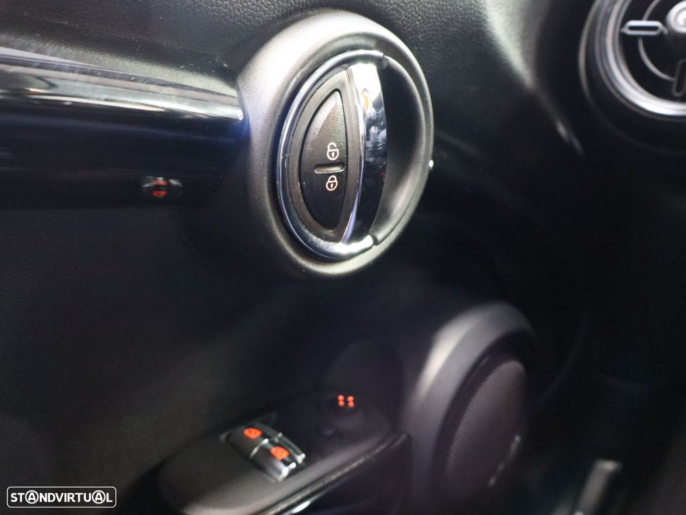 MINI 3 Portas Cooper SE Premium Essential - 17