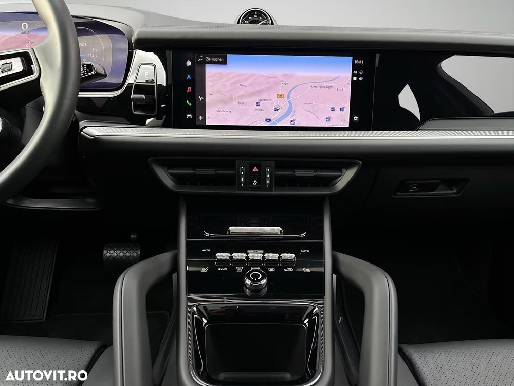 Porsche Cayenne Coupe E-Hybrid - 12