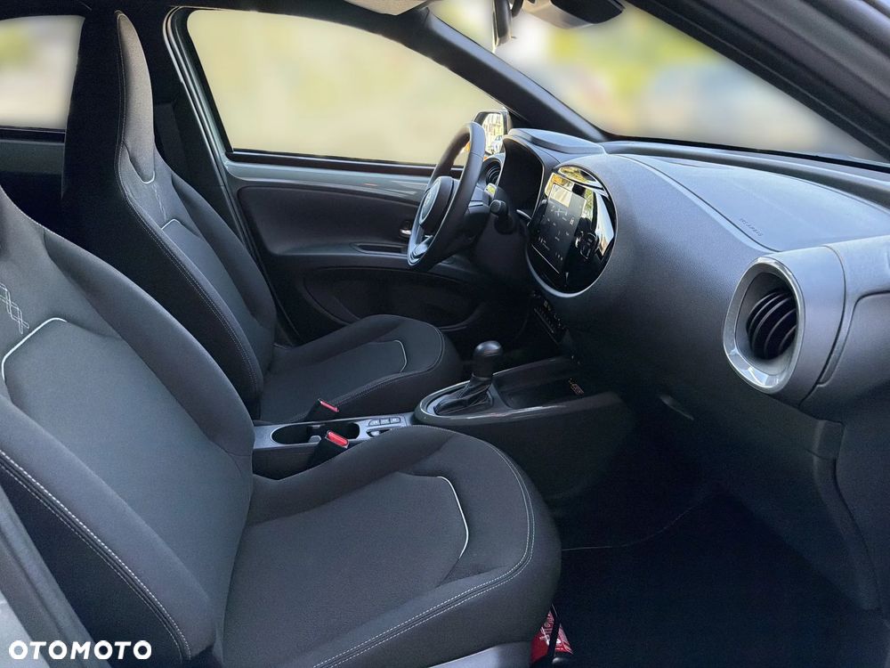 Toyota Aygo X Hybrid 1.5 Style e-CVT - 12