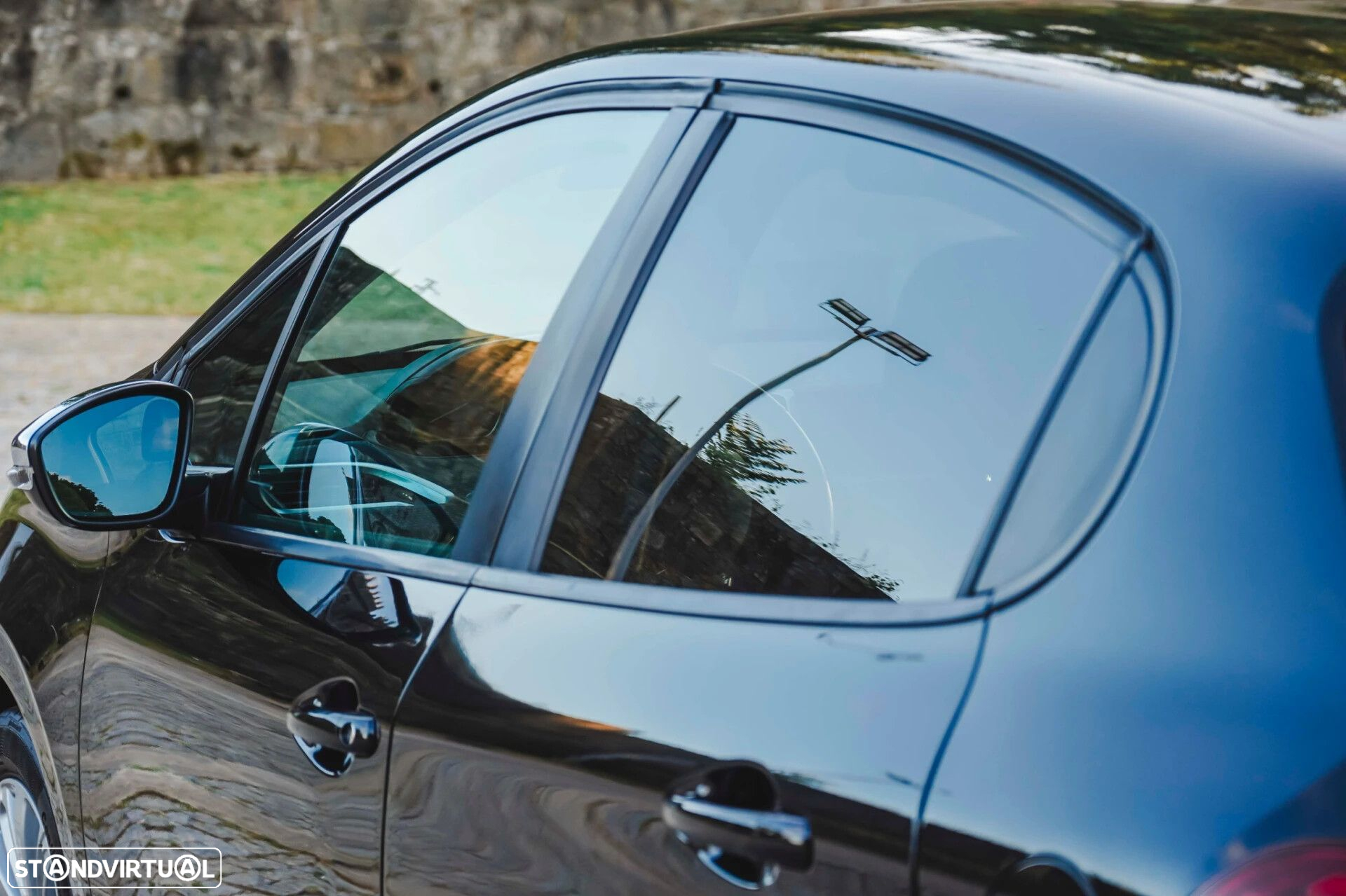 Peugeot 208 - 44