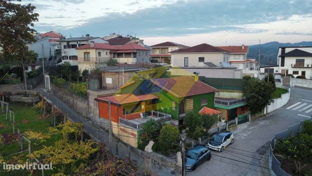 Moradia T4+T1 em Felgueiras (Centro da cidade) - Grande imagem: 3/23