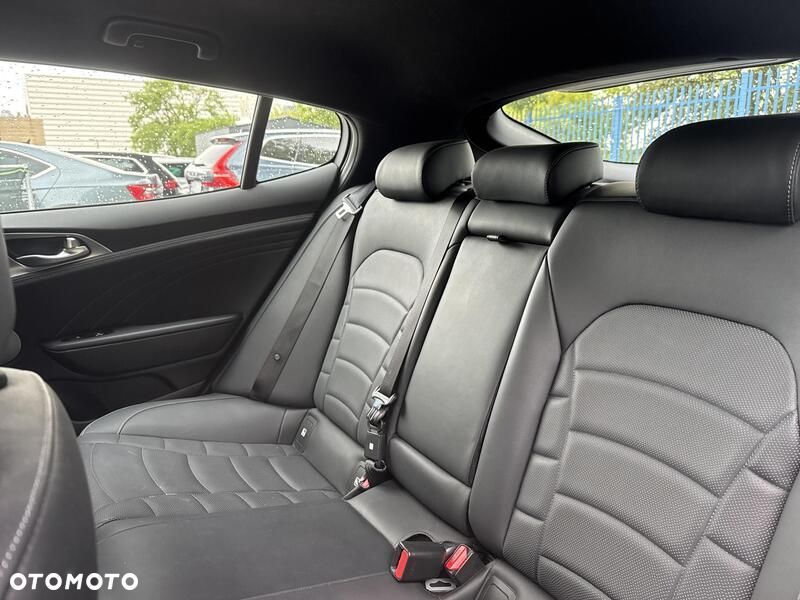 Kia Stinger 3.3 T-GDI V6 GT AWD - 18