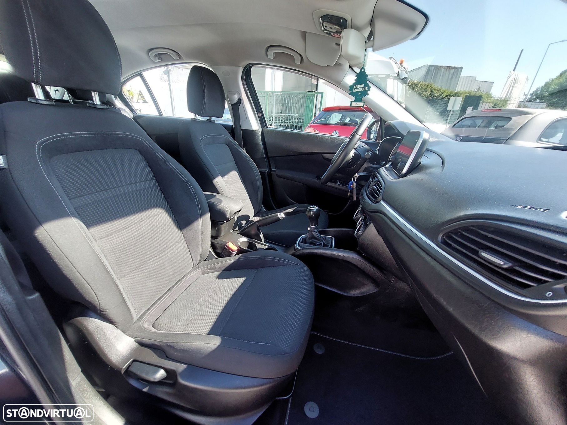Fiat Tipo 1.3 M-Jet Lounge Tech J17 - 19
