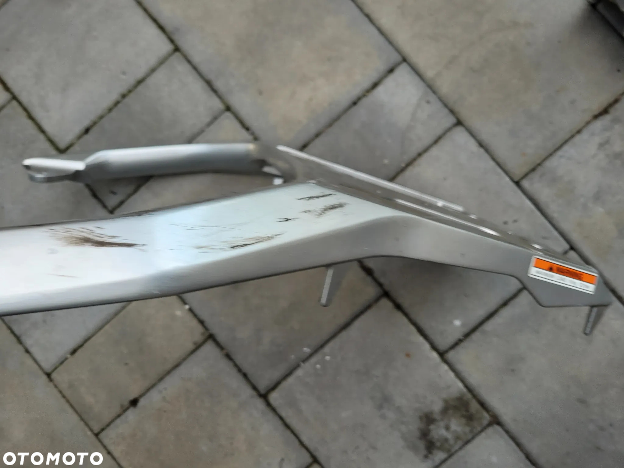 Bagażnik, płyta pod kufer centralny, uchwyt, rączka pasażera Suzuki DL 1000 V-Strom - 8