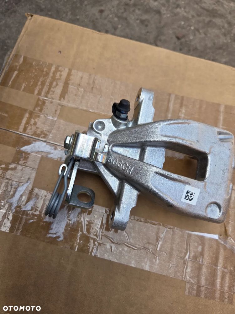 Zacisk hamulcowy prawy tył tylny Peugeot 207 4400T1 Bosch - 2