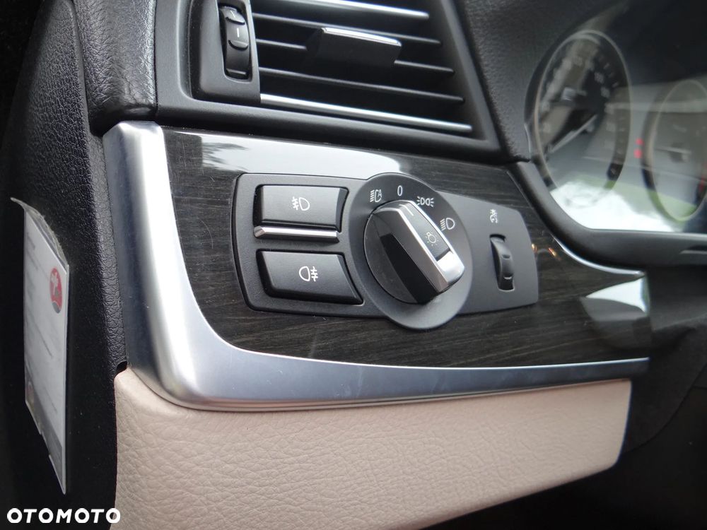BMW Seria 5 525d - 23