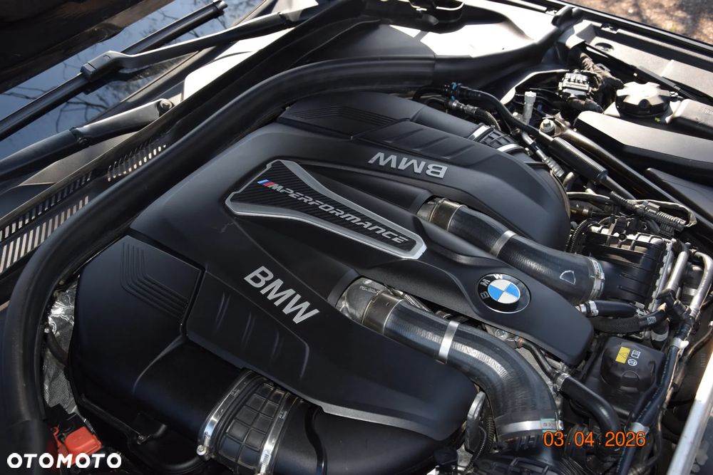 BMW Seria 5 M550i xDrive sport - 33