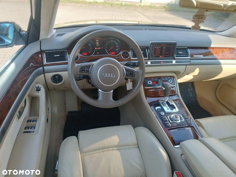 Audi A8 4.2 L Quattro - 13