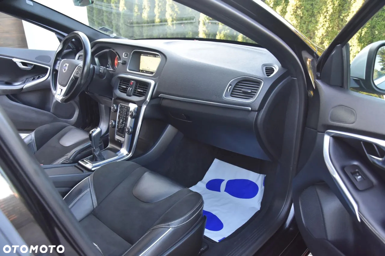 Volvo V40 D2 Drive-E R-Design Momentum - 21