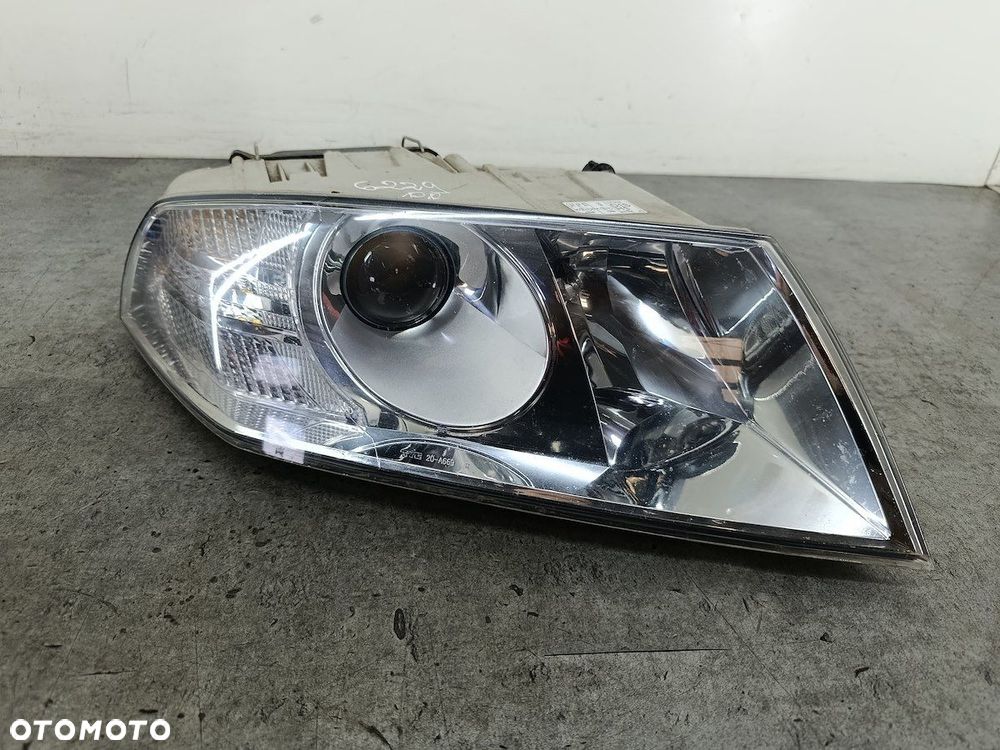 LAMPA PRZÓD PRAWA XENON SKODA OCTAVIA II 20-C335R  20-A669R TYC - 1
