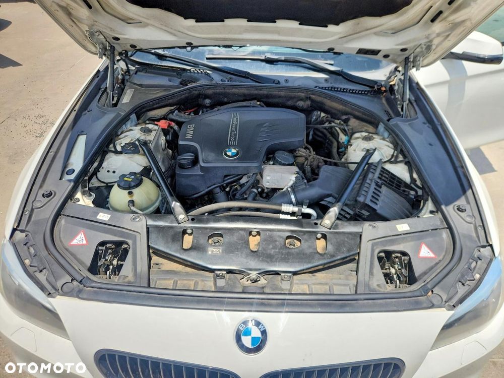 BMW Seria 5 528i xDrive Sport-Aut - 10