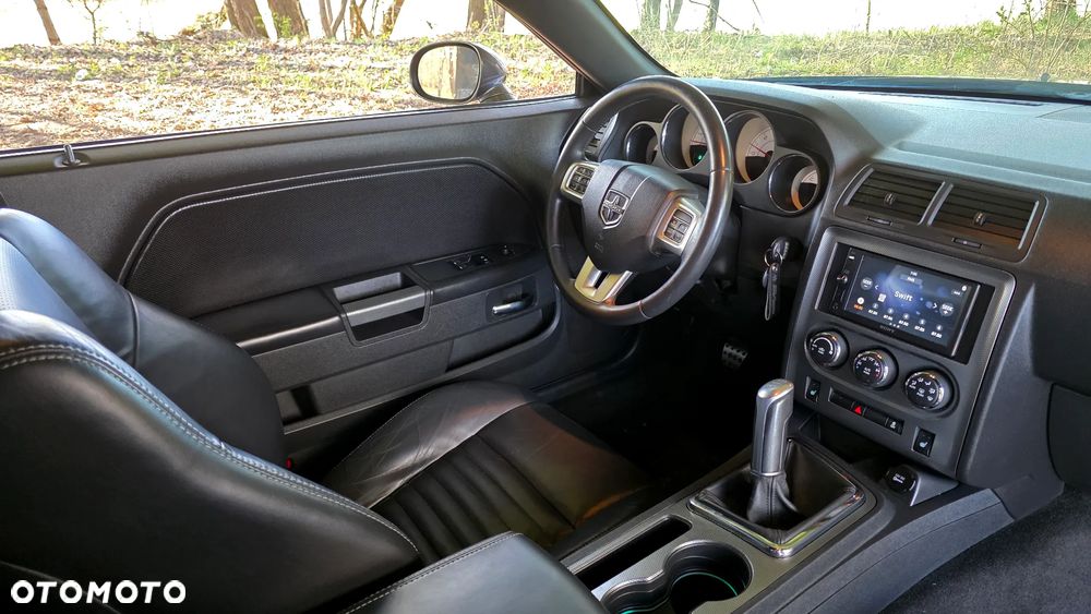 Dodge Challenger - 36