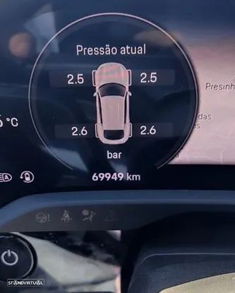 Porsche Taycan Cross Turismo 4 - 19