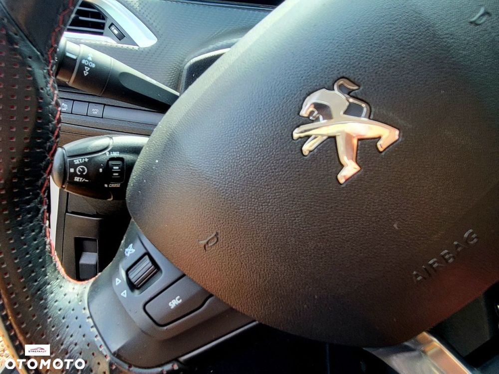 Peugeot 208 - 25