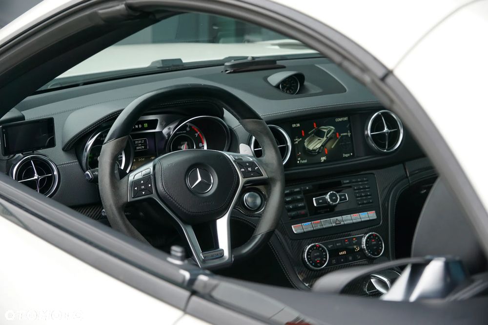 Mercedes-Benz SL 63 AMG AMG Speedshift MCT 7-Gang Sportgetriebe AMG Performance Package - 31