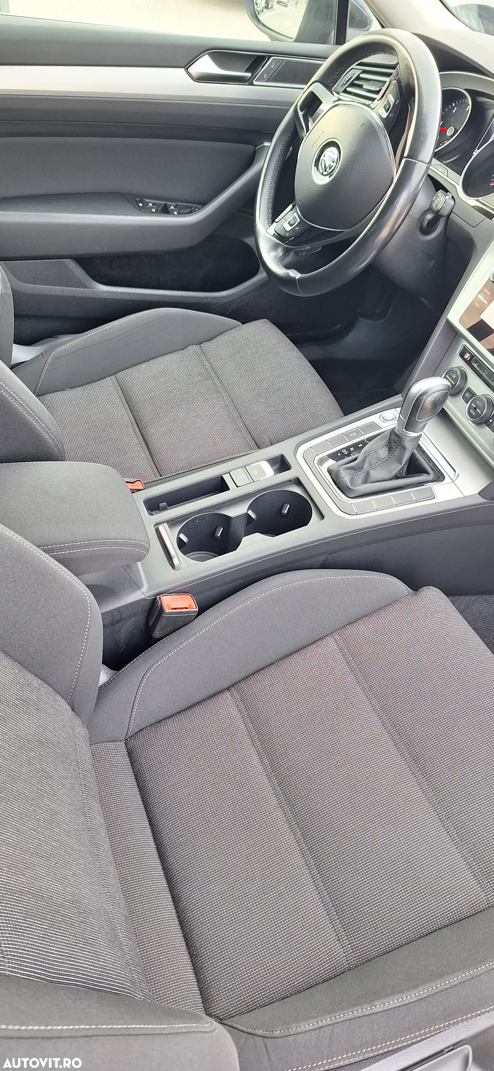 Volkswagen Passat Variant 2.0 TDI SCR DSG - 11