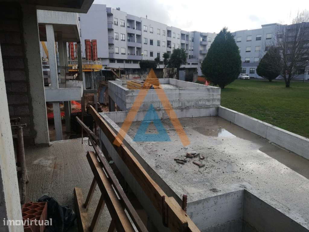'OPORTUNIDADE ÚNICA: Adquira a Sua Nova Moradia T3 em Paços de Bran... - Grande imagem: 2/14