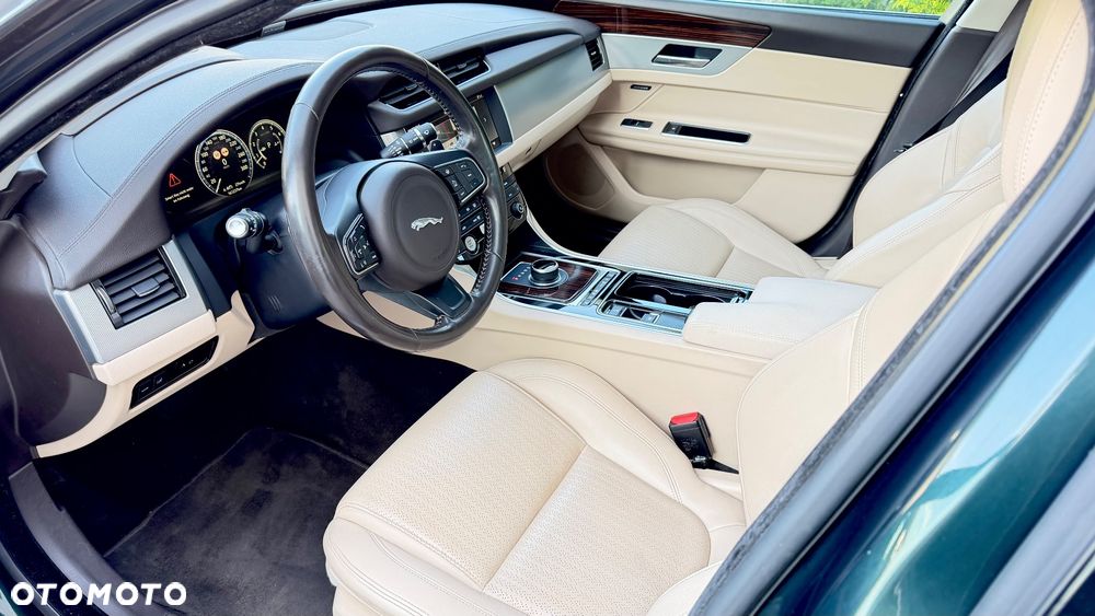 Jaguar XF 35t AWD Prestige - 22