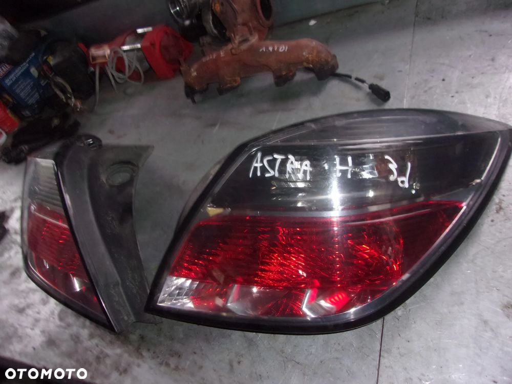 LAMPA TYŁ LEWA PRAWA ASTRA H III 3D - 2