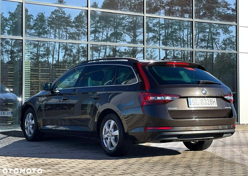 Skoda Superb 2.0 TDI DSG Ambition - 8