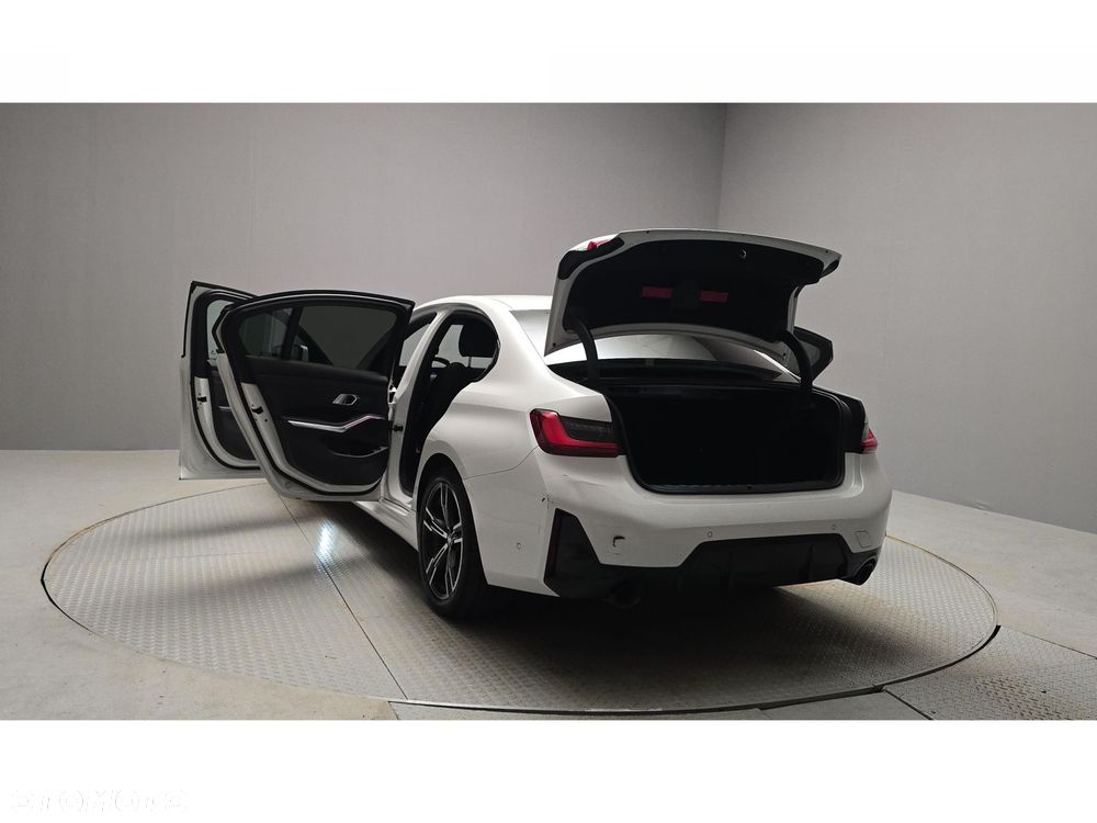 BMW Seria 3 320d xDrive M Sport - 15