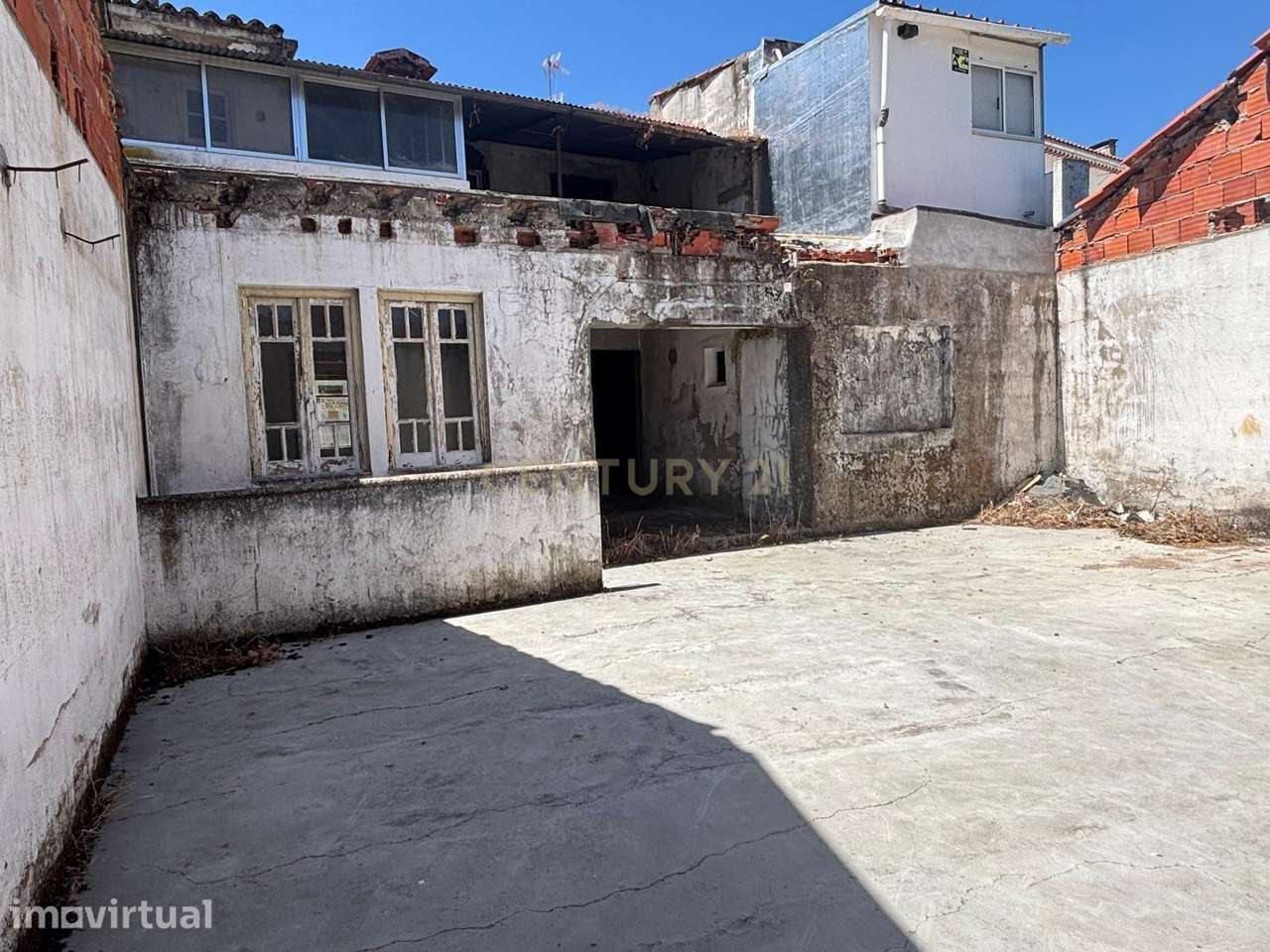 Prédio para recuperação com vista para o rio em Torres Novas - Grande imagem: 4/12