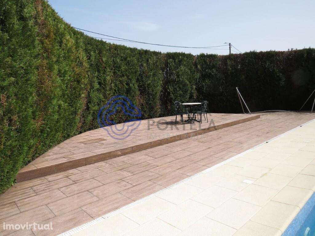 Moradia T3 em excelente estado de conservação, localizada em zona resi - Grande imagem: 4/60