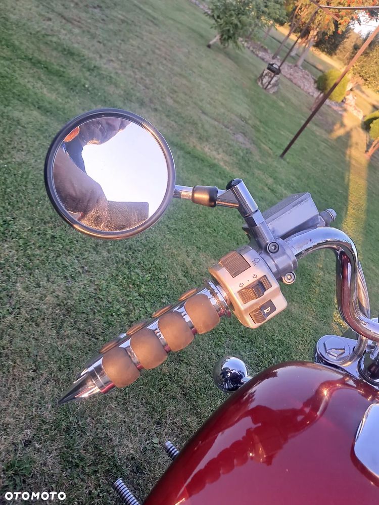 Suzuki Intruder - 8