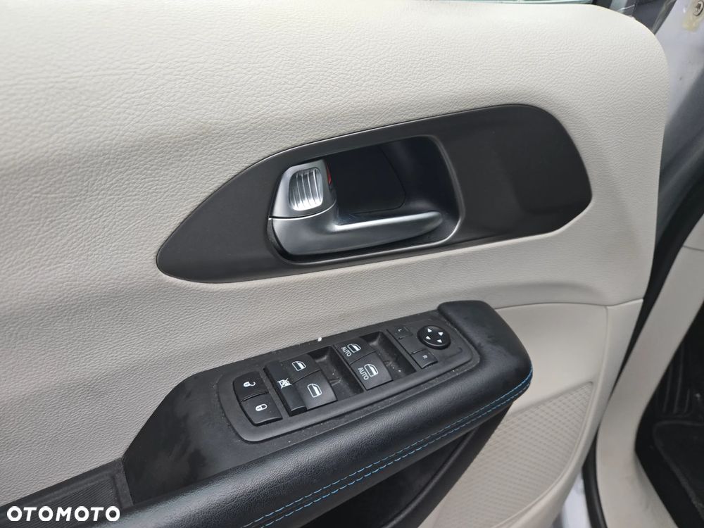 Chrysler Pacifica - 22