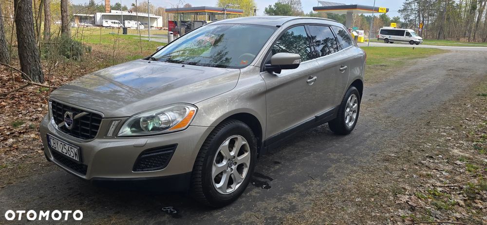 Volvo XC 60 T6 AWD Momentum - 2