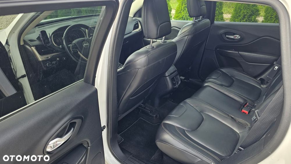 Jeep Cherokee - 12