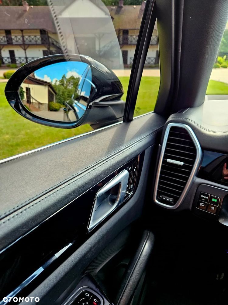 Porsche Cayenne - 35