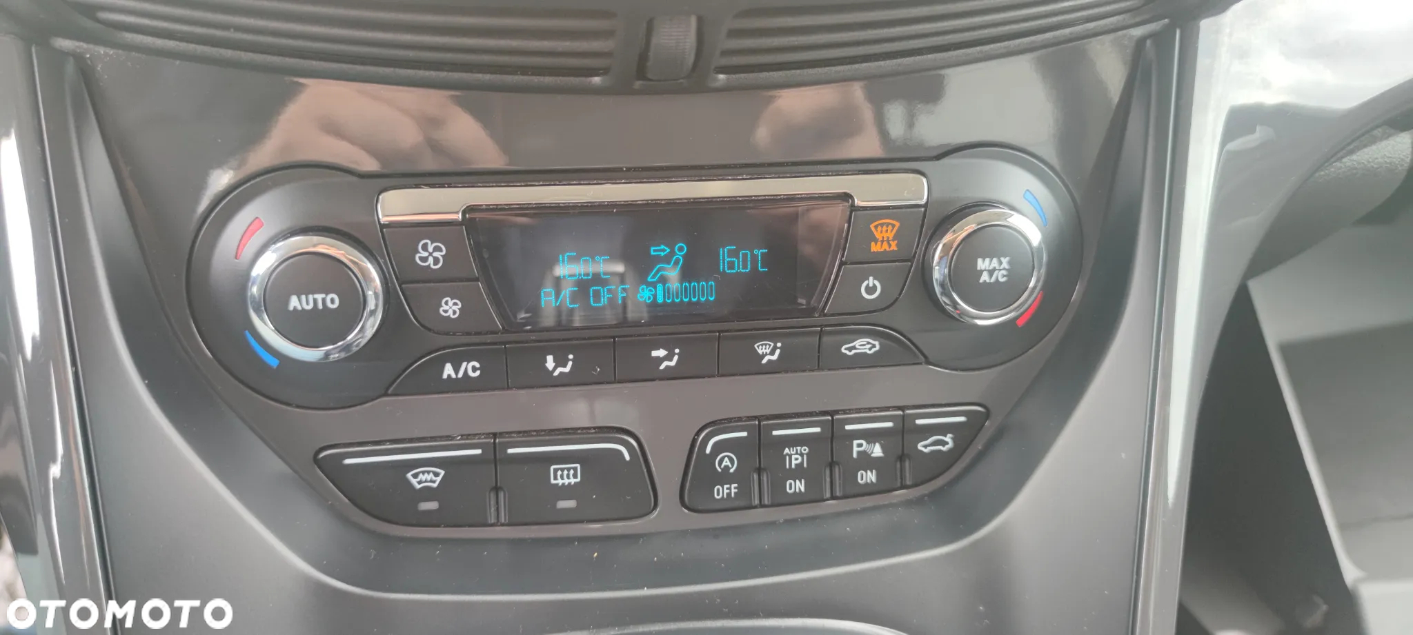 Ford Kuga 2.0 TDCi 4WD Titanium Plus - 29