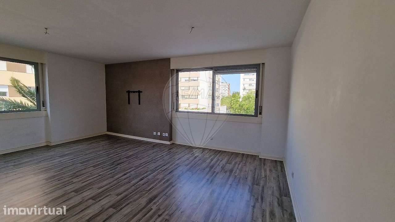 Apartamento T3 para arrendamento - Grande imagem: 2/29