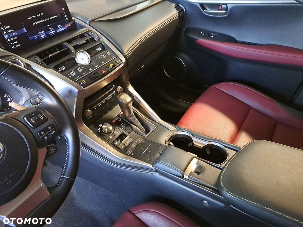 Lexus NX 300h F Impression AWD - 29