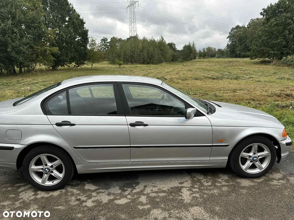 BMW Seria 3 318i - 3
