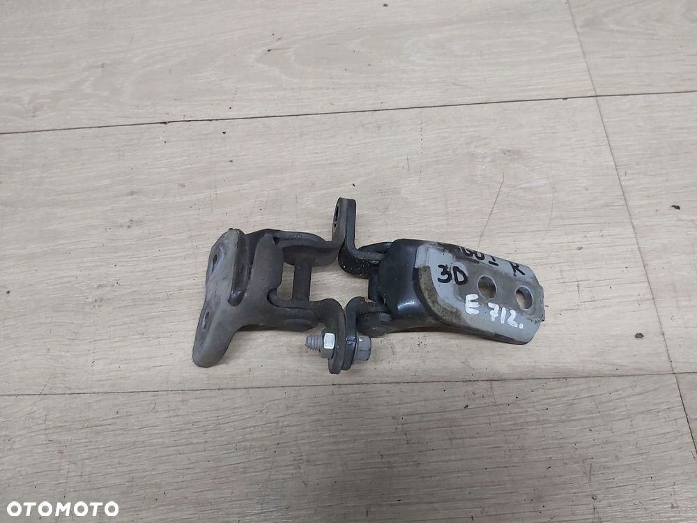 Toyota AYGO I 05-13 zawiasy drzwi prawy przód komplet - 1