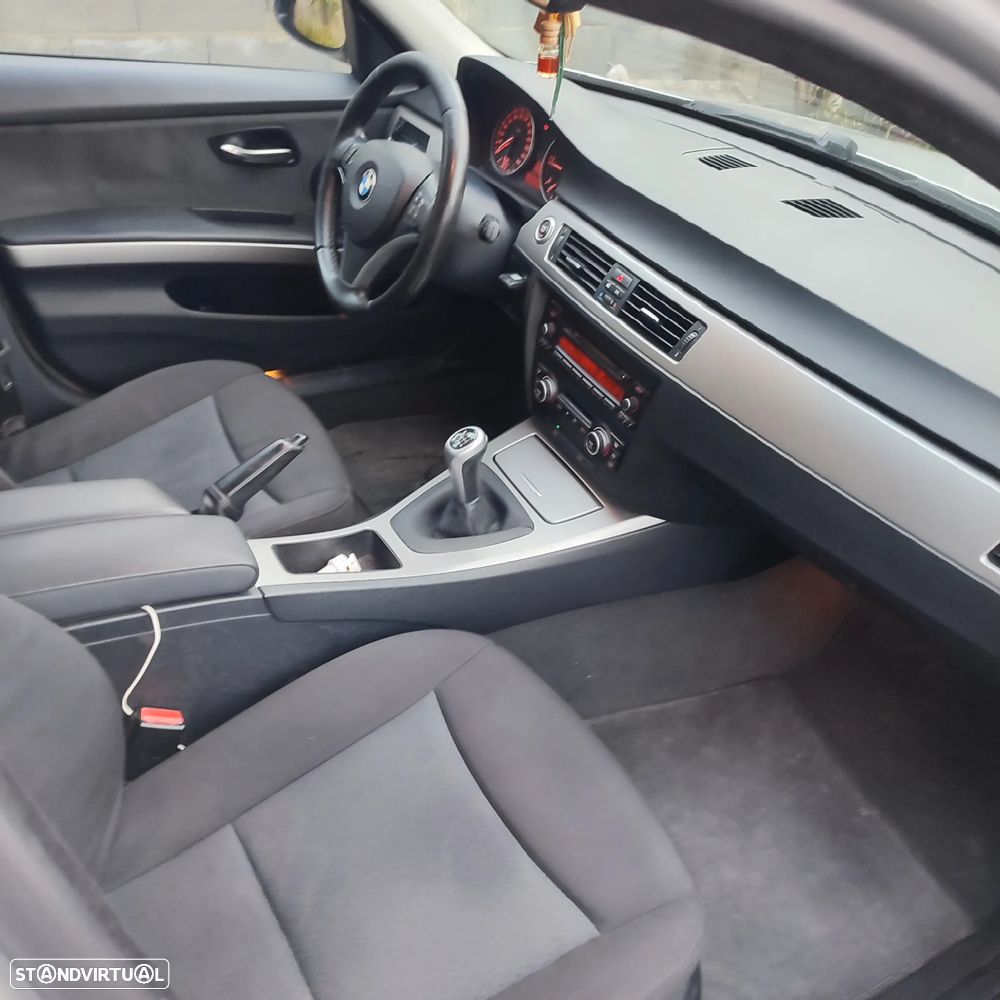 BMW 320 d Dynamic - 3