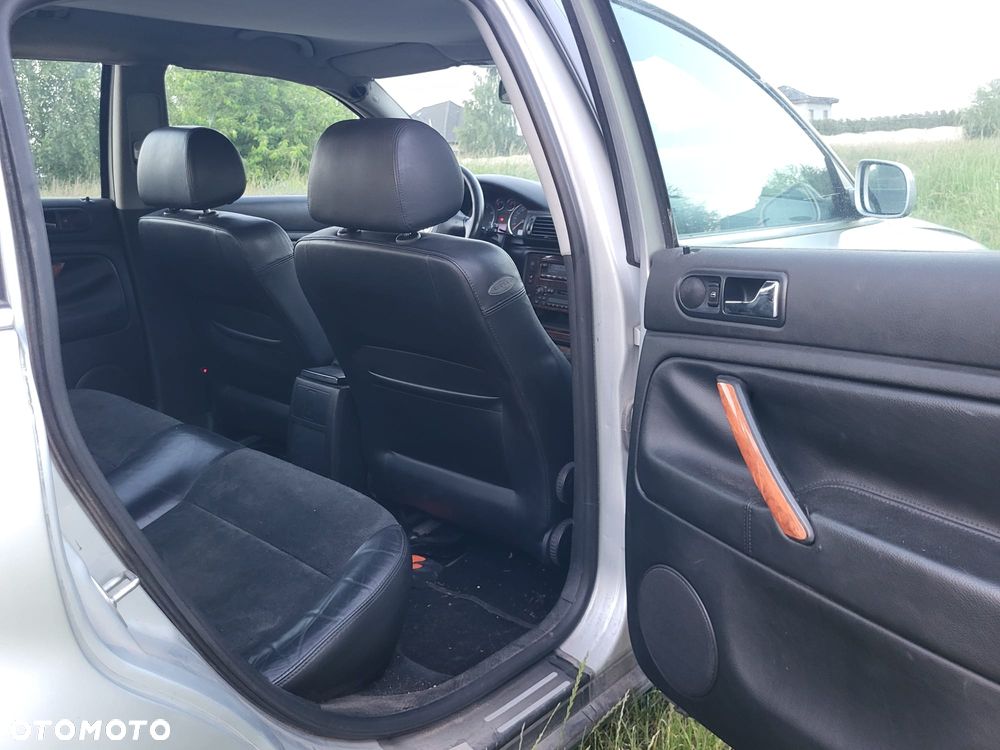 Volkswagen Passat 1.9 TDI Highline - 12