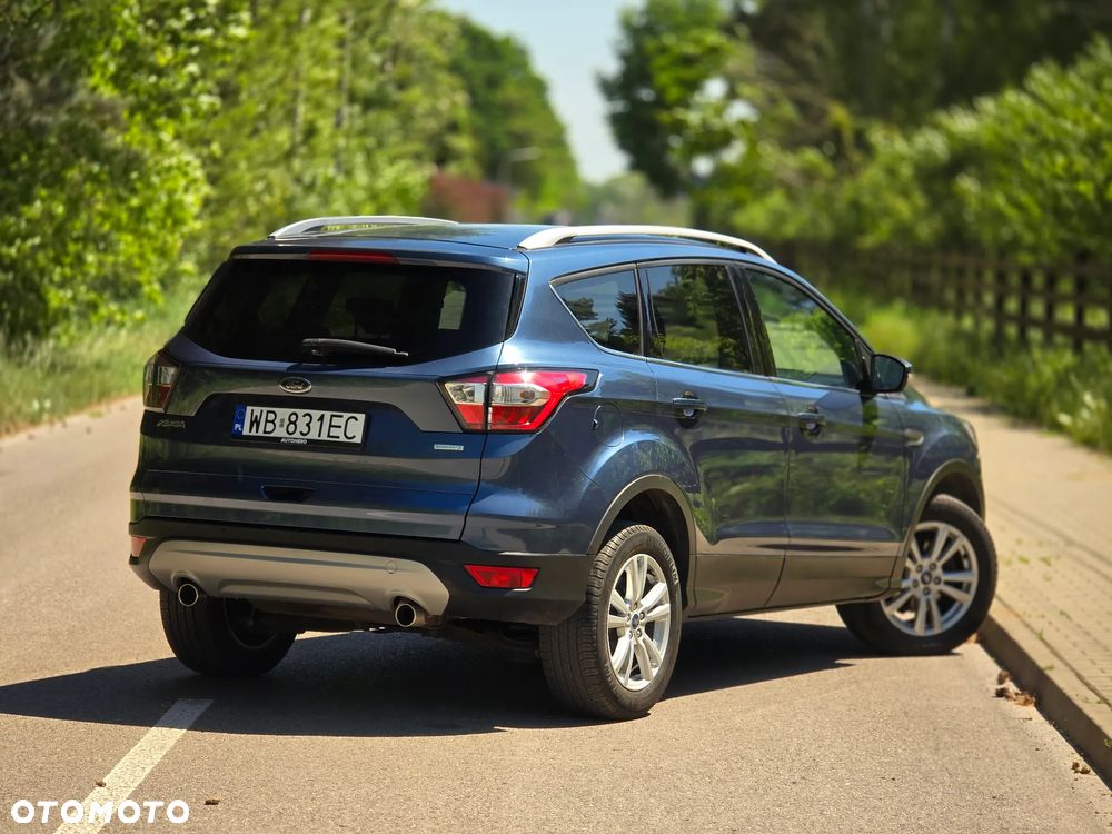 Ford Kuga 1.5 EcoBoost 2x4 Titanium - 4