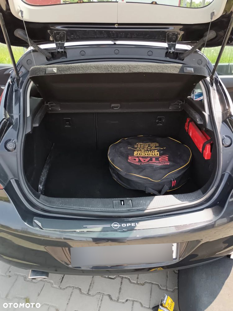 Opel Astra 1.6 Turbo 150 Jahre - 14