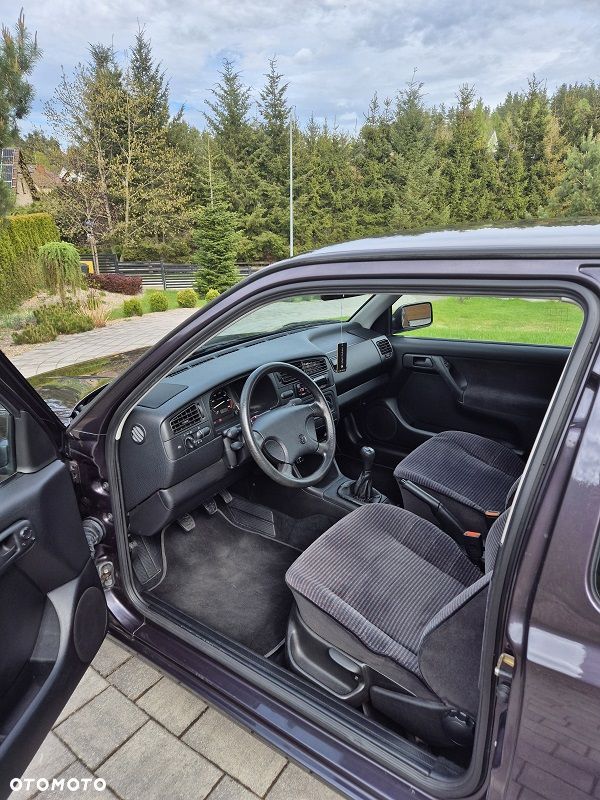 Volkswagen Golf 1.8 GL - 7