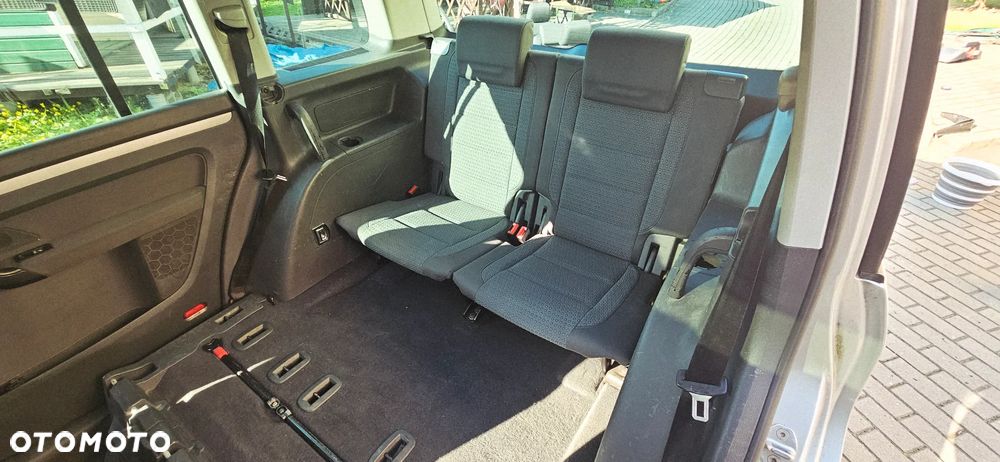 Volkswagen Touran 1.6 FSI Trendline - 8