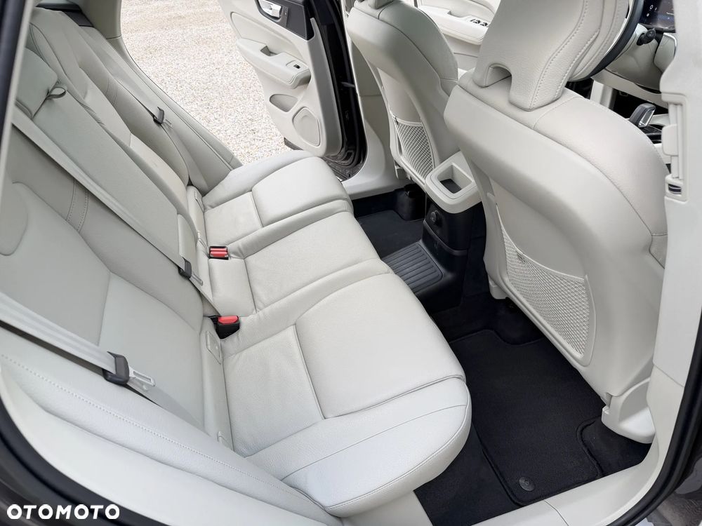 Volvo XC 60 T8 Plug-In Hybrid AWD Inscription - 8