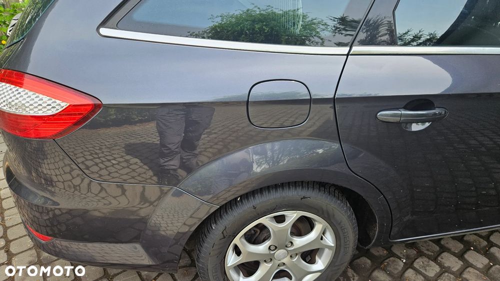 Ford Mondeo MK4 błotnik tył tylny prawy   kombi X6 - 1