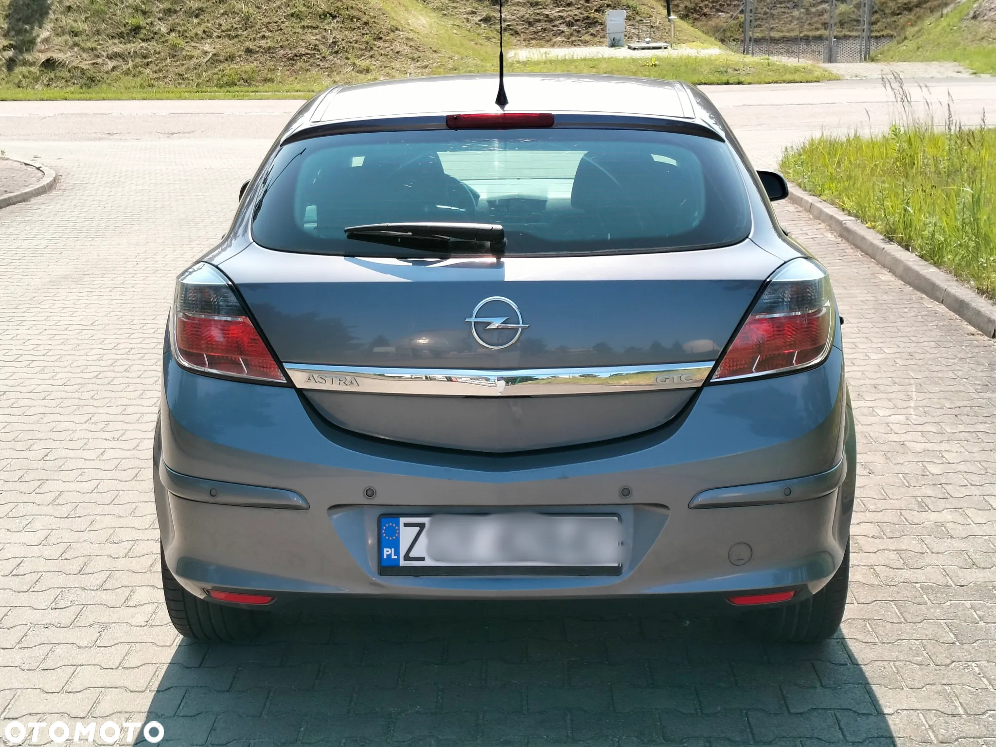 Opel Astra III GTC 1.4 Cosmo - 10
