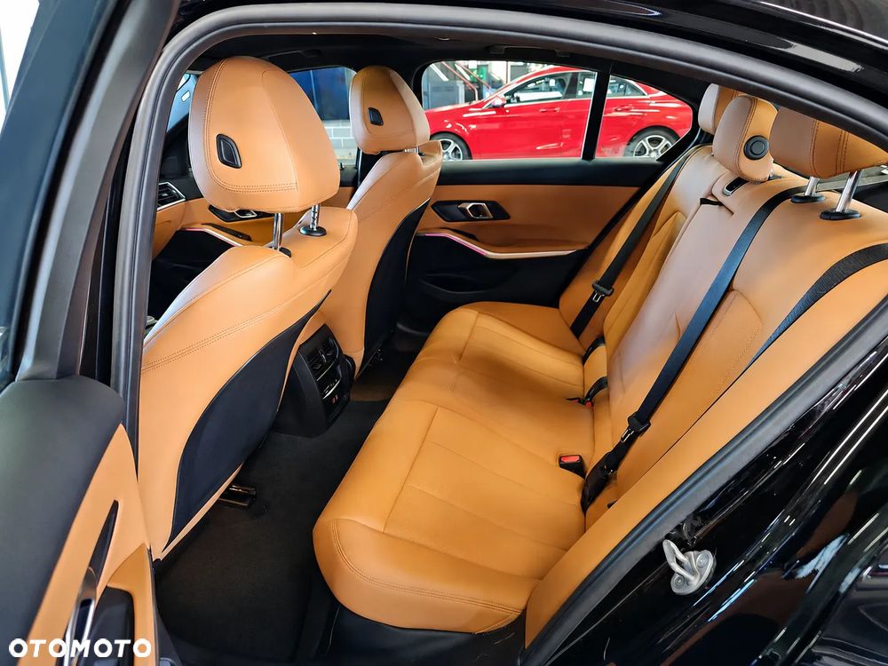 BMW Seria 3 330i xDrive M Sport - 14