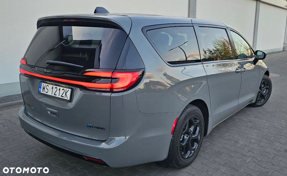 Chrysler Pacifica - 34