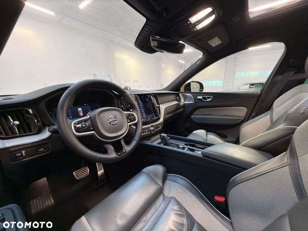 Volvo XC 60 B5 B AWD R-Design - 22