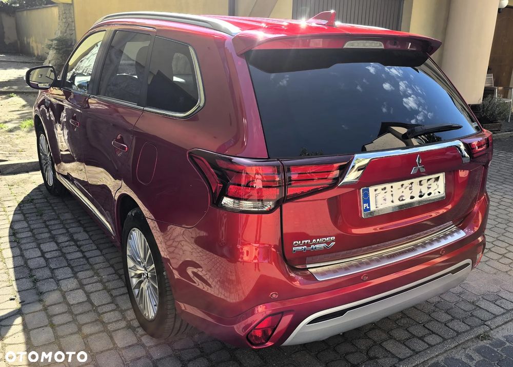 Mitsubishi Outlander - 4